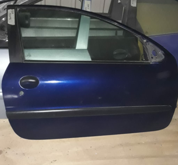 Peugeot 206 Deur kleur code EGE Rechts