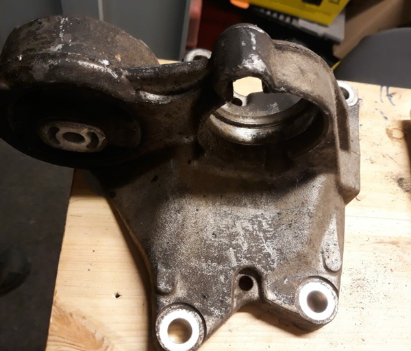 Achterste motorsteun Peugeot 206 2.0 16v gti