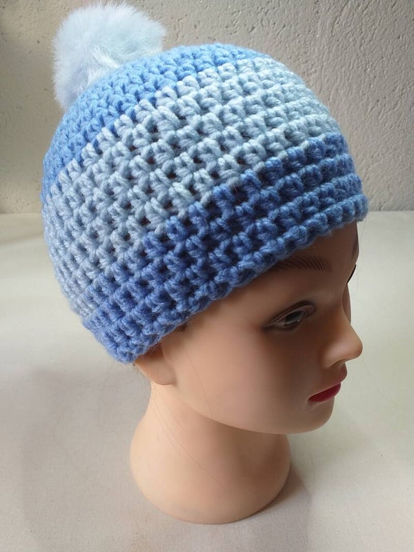 BONNET A PONPON FAUSSE FOURRURE BLEU