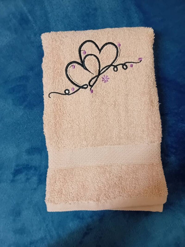 Serviette de toilette brodée