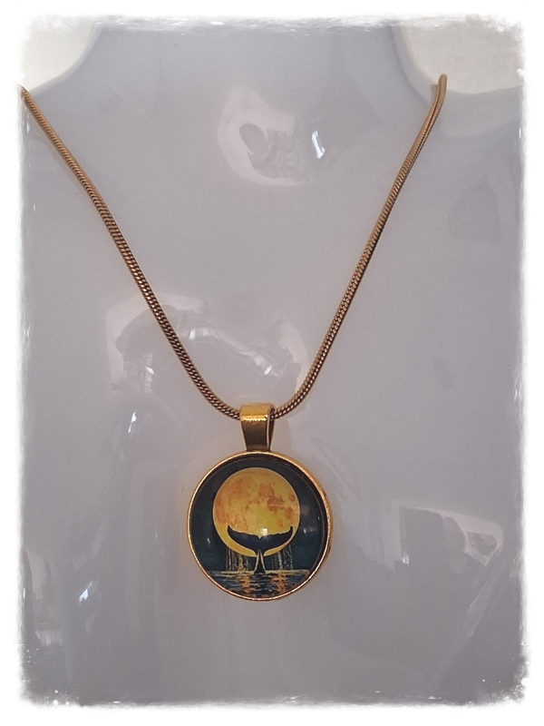 PENDENTIF BALEINE SALUANT LA LUNE
