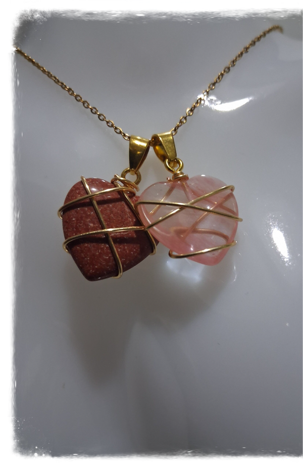 PENDENTIF 2 COEURS  DE PIERRE