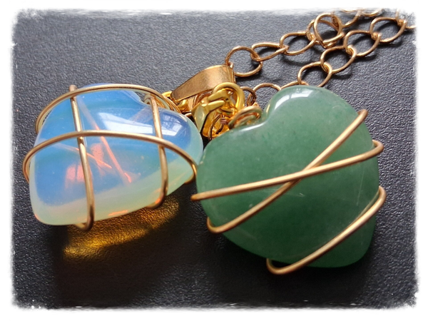 PENDENTIF  2 COEURS DE PIERRE