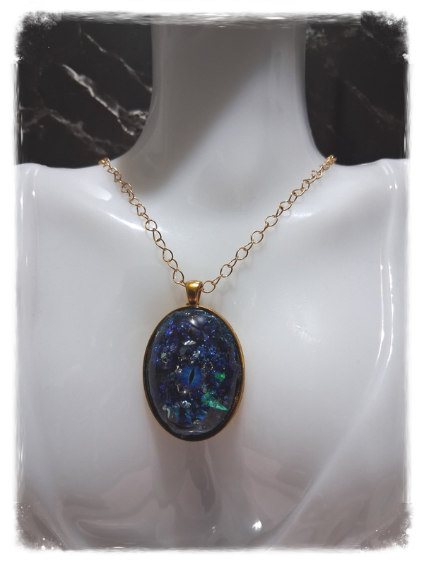 PENDENTIF RÉSINE OEIL DE SAURON BLEU NUIT