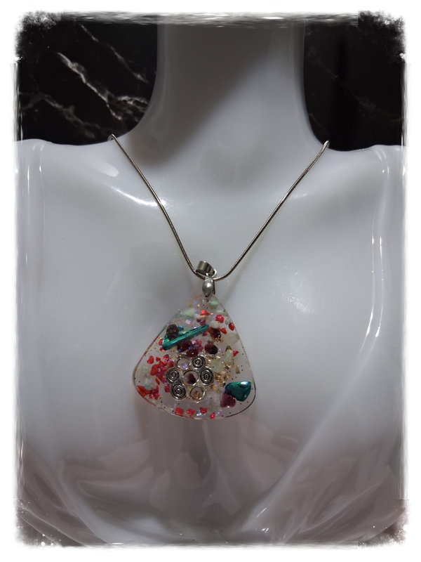 PENDENTIF RÉSINE TRANSLUCIDE TRIANGLE