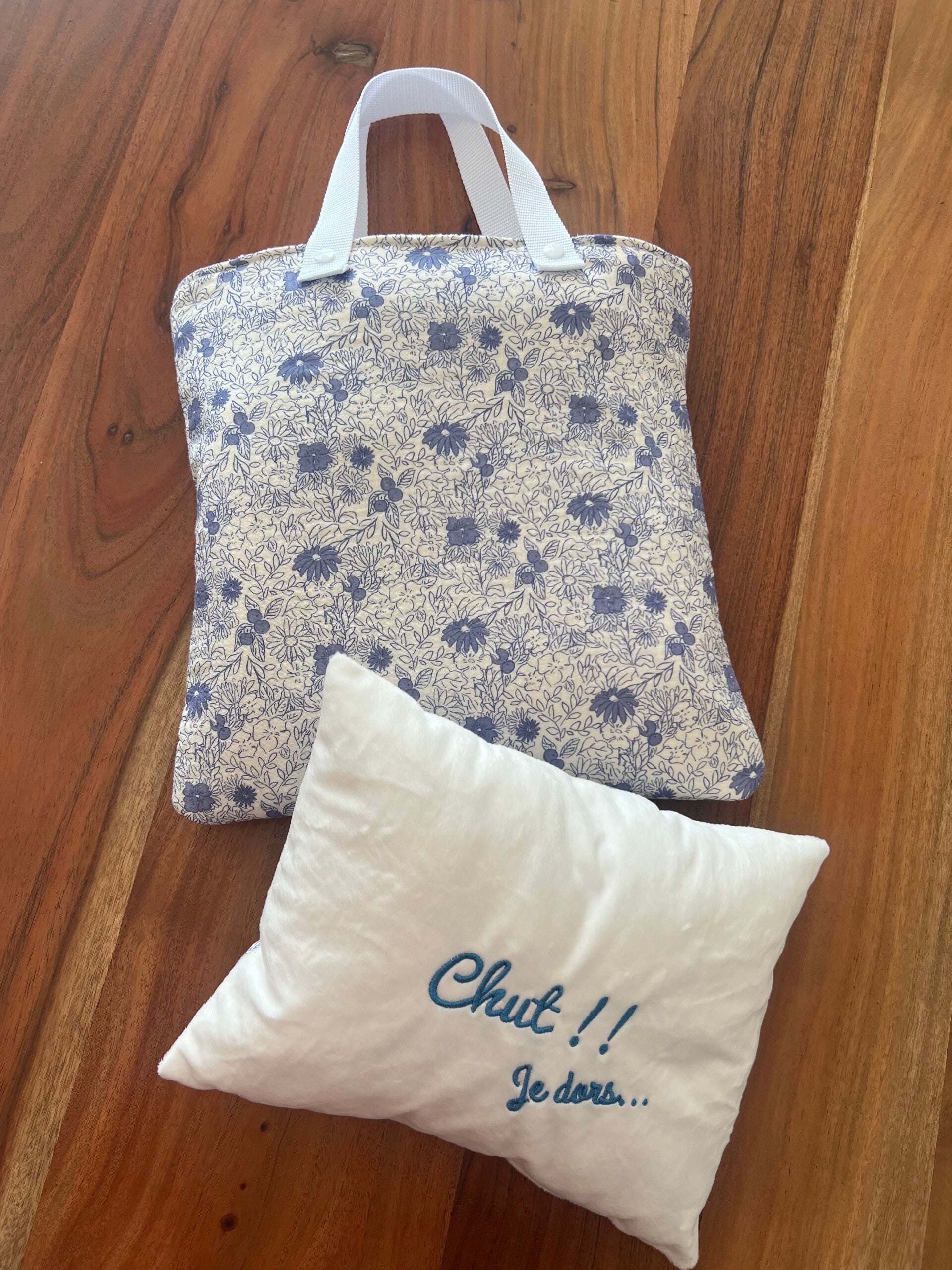 Couverture plaid enfant 2-en-1 Nomade & personnalisable.