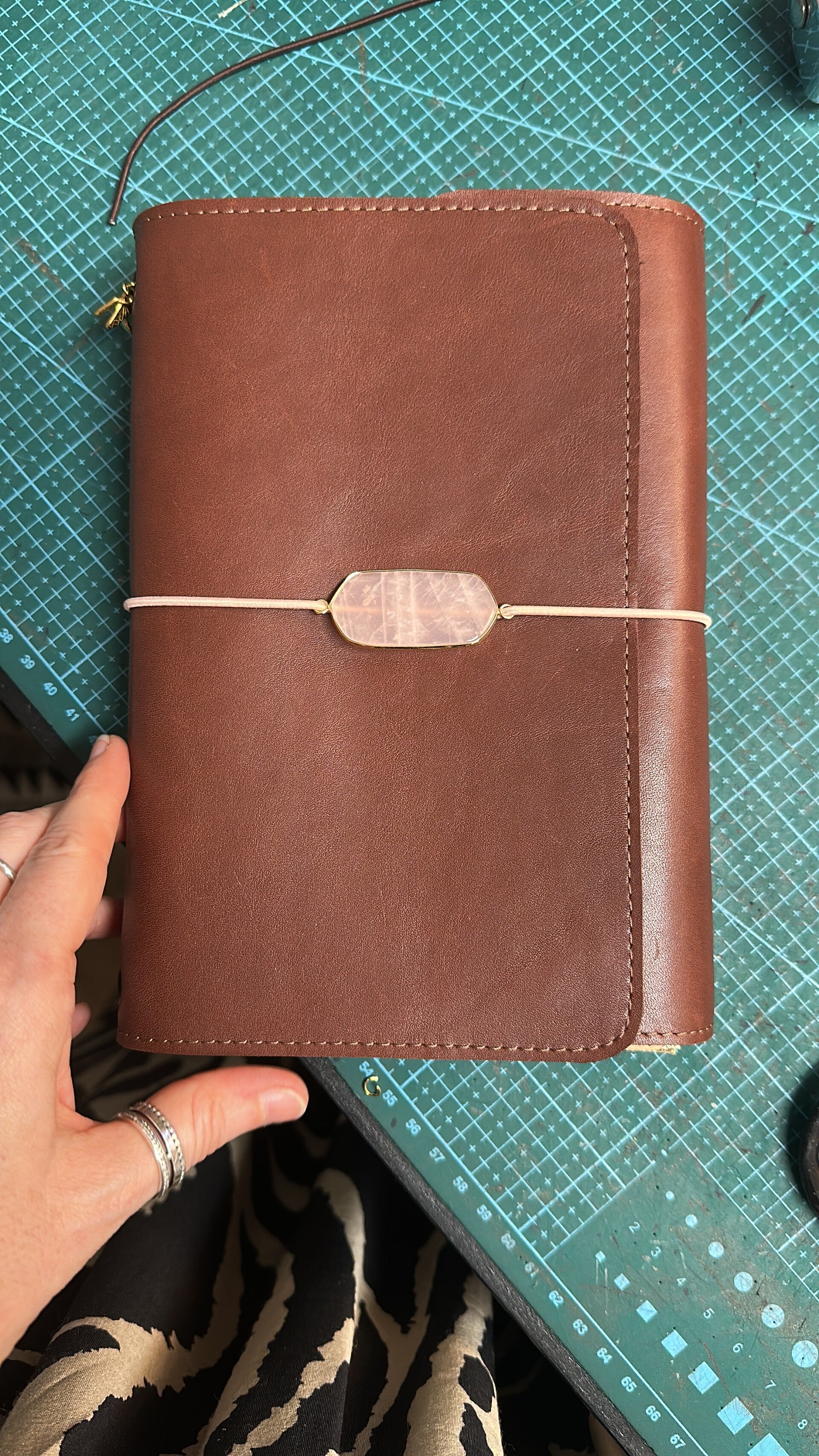 Le grand carnet en cuir de Oriane