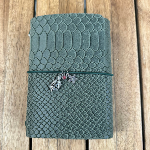 Mon petit carnet cuir suédé impression python kaki