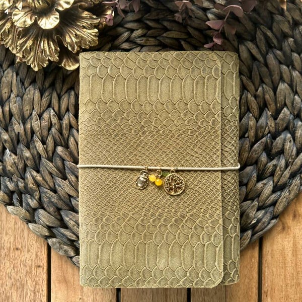 Mon grand carnet cuir suédé embossé façon python sauge