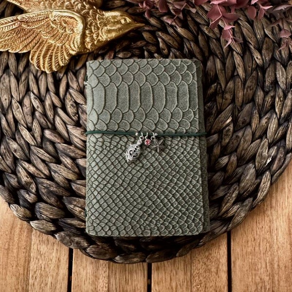 Mon petit carnet cuir suédé impression python kaki