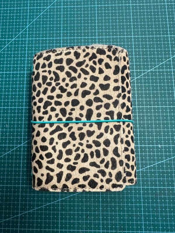 Mon petit carnet de Romane cuir poils guépard beige/noir