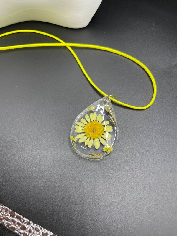 HALSKETTING - EPOXY FLOWER