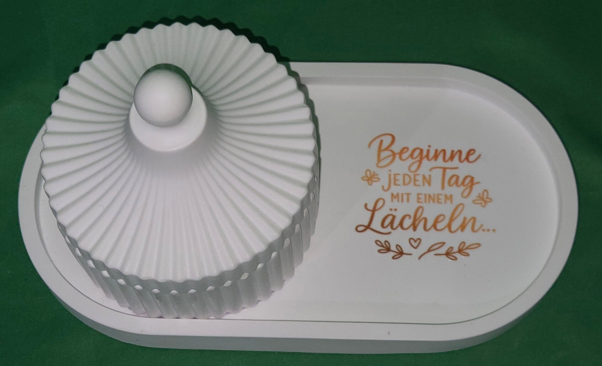 Dose auf Schale mit Spruch