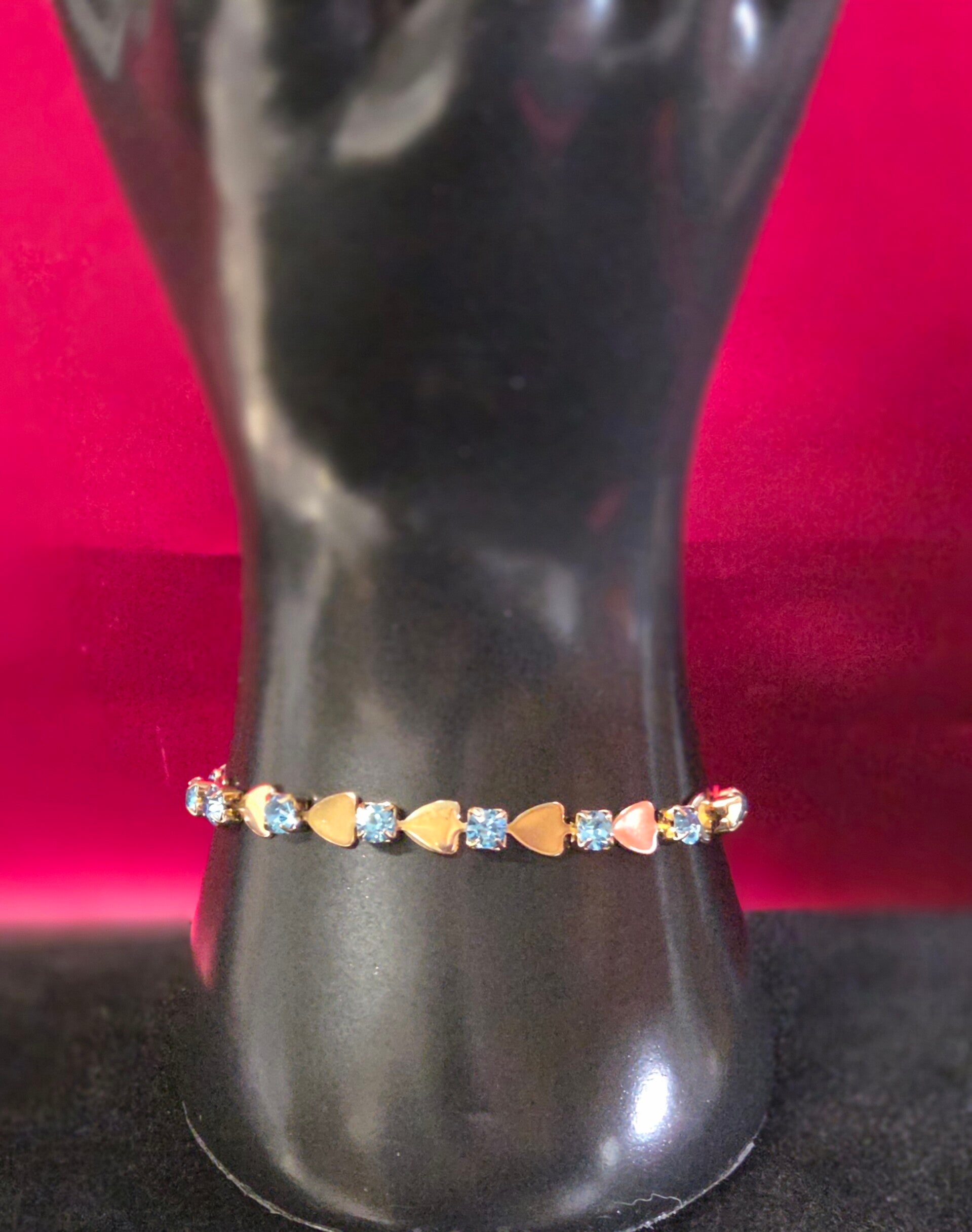 Armband mit Herz und hellblauen Steinen - gold