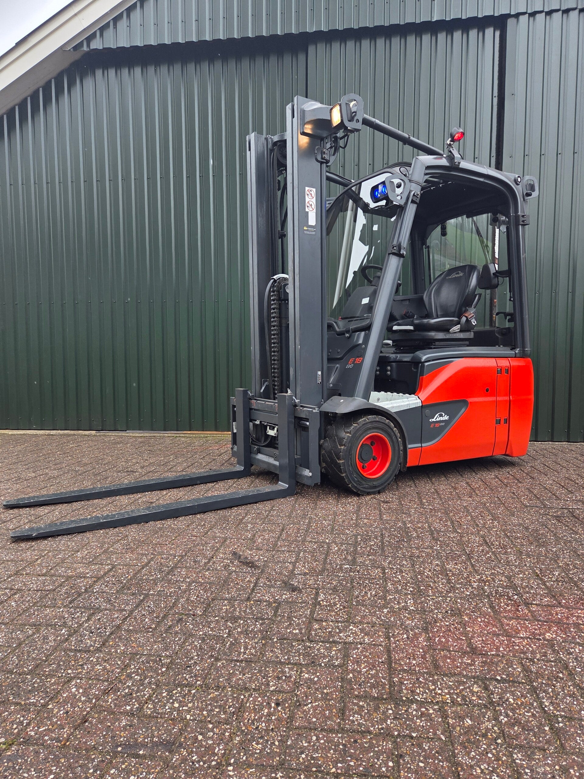 Linde E18-02 Elektrische Heftruck BJ2020 Triplex 2500 uur!