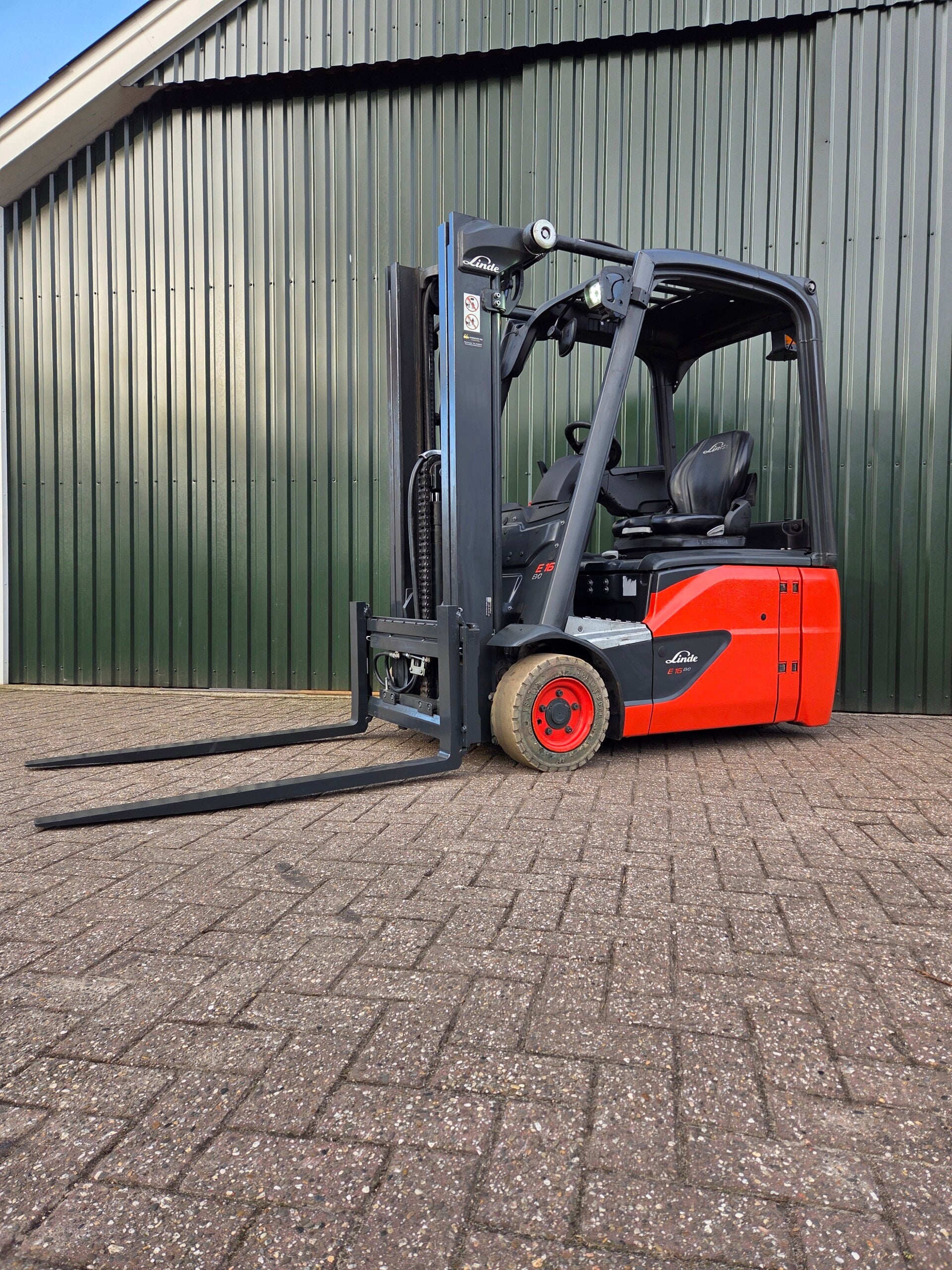 Linde E16-02 Elektrische Heftruck BJ 2020 Triplex Sideshift 2669 uur!