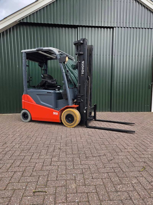 Toyota 8FBMKT25 Elektrische Heftruck, BJ 2017, Triplex, Sideshift, 2500 KG.