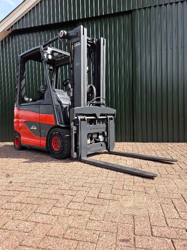 Linde E30H-01 elektrische heftruck BJ 2018 Spreider Triplex Sideshift 5600 uur.
