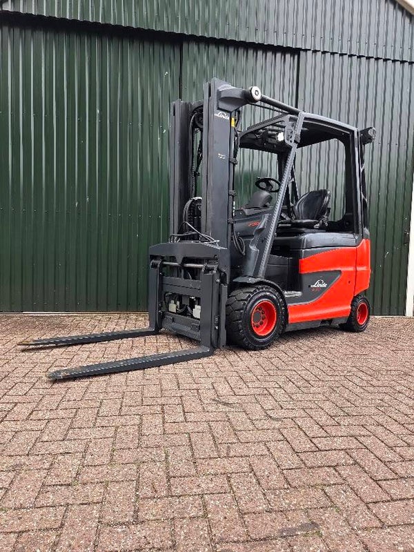 Linde E30H-01 elektrische heftruck BJ 2018 Spreider Triplex Sideshift 5600 uur.