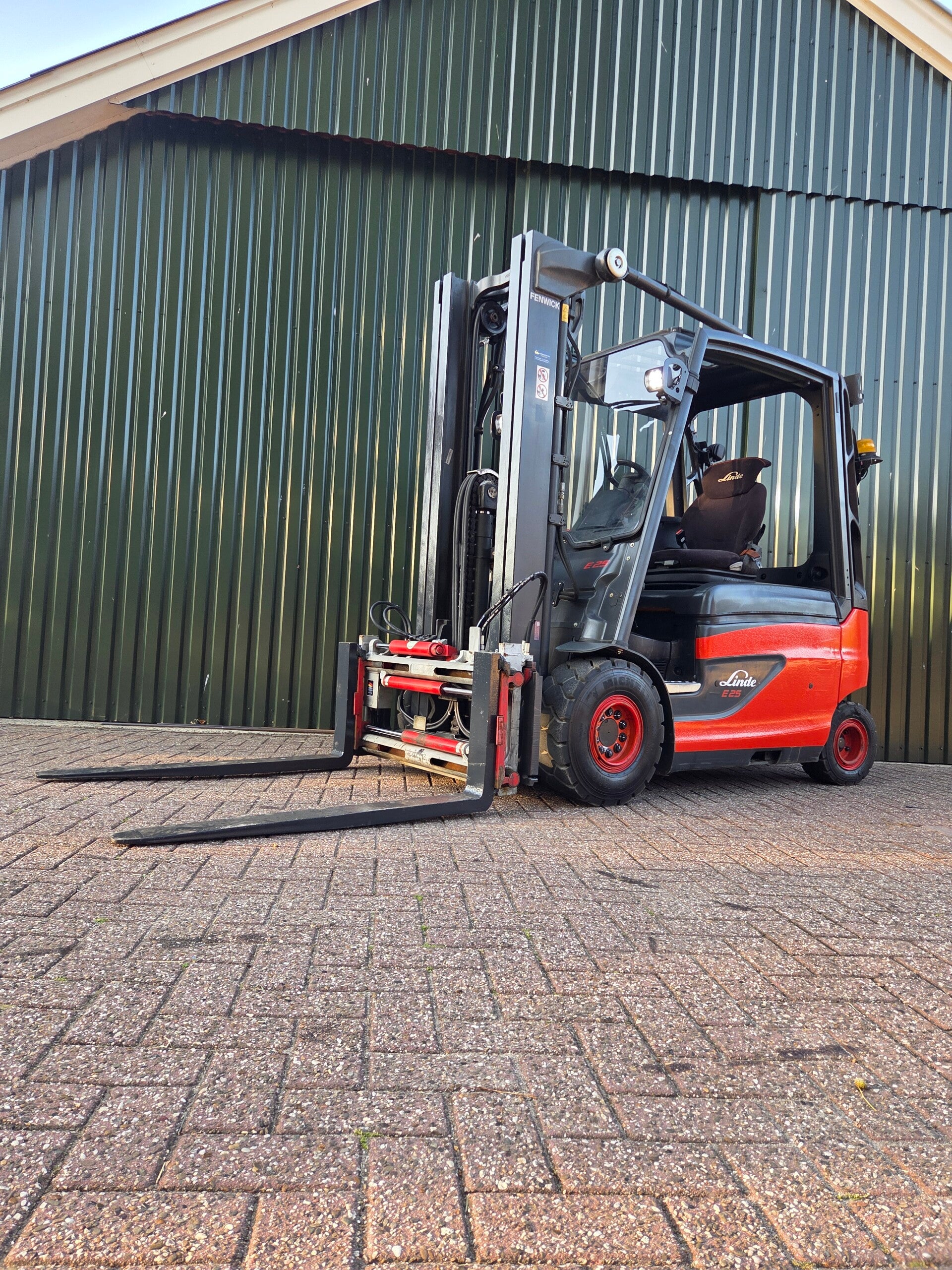 Linde E25L-01 Elektrische Heftruck BJ 2016 Triplex Spreider Sideshift 3060 uur!