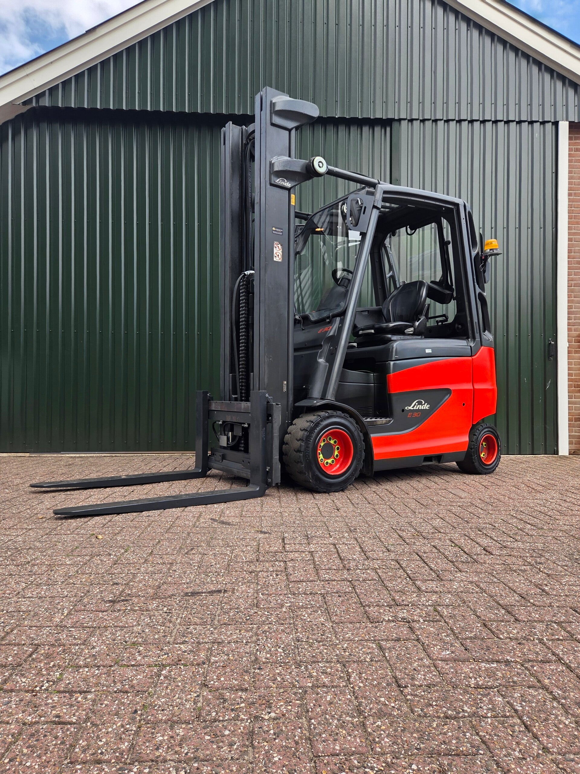 Linde E30H-01 elektrische heftruck BJ 2018 Triplex Sideshift 1700 uur!