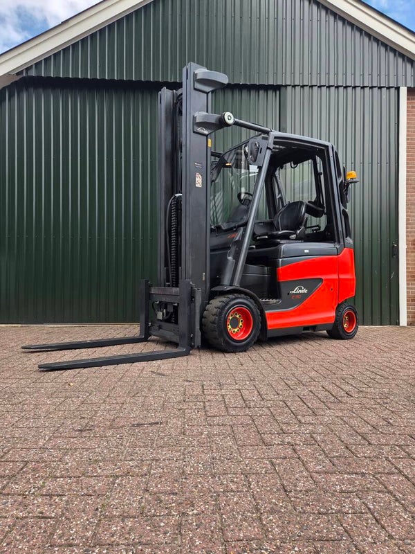 Linde E30H-01 elektrische heftruck BJ 2018 Triplex Sideshift 1700 uur!