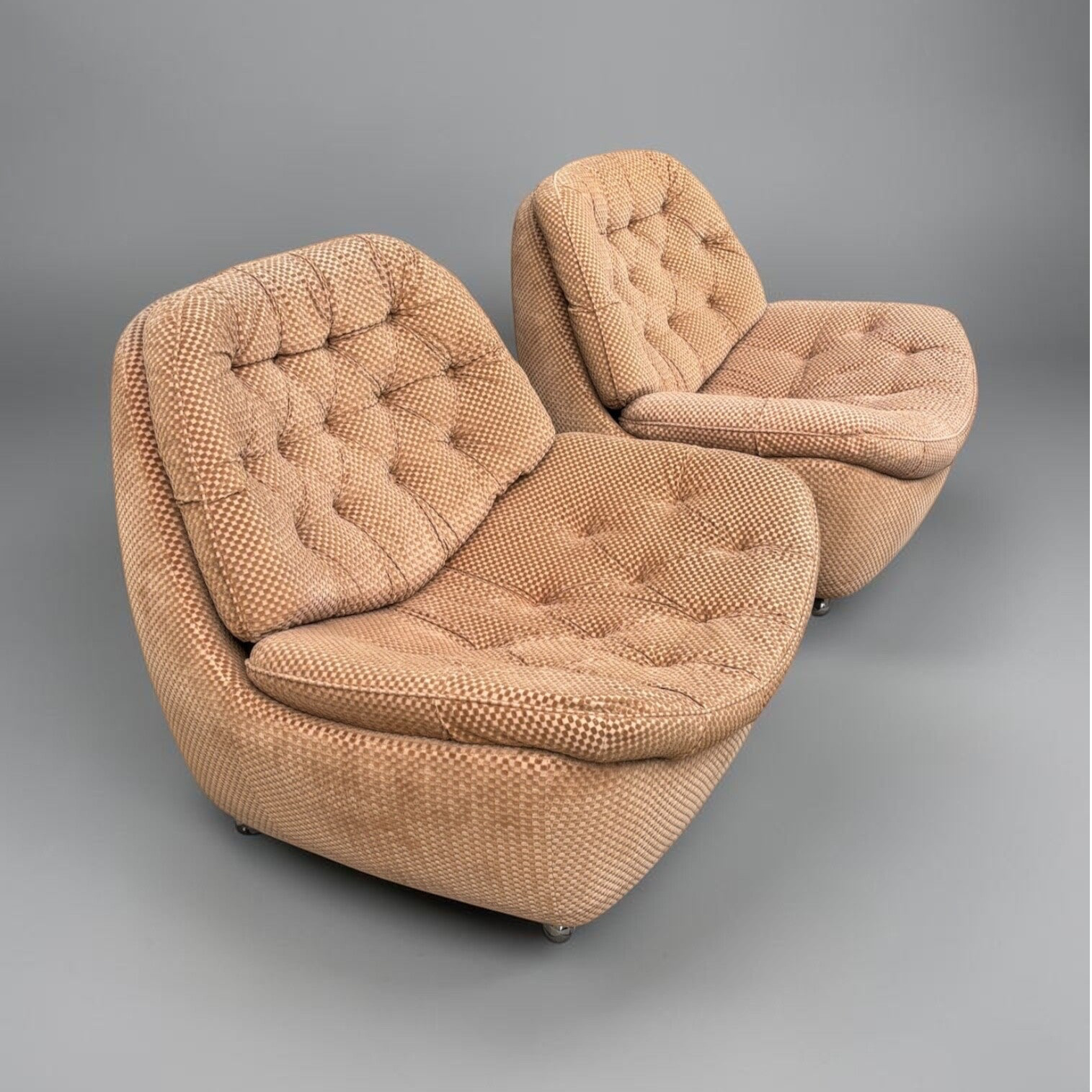Set of 2 1970s Minotti Italy lounge chairs.