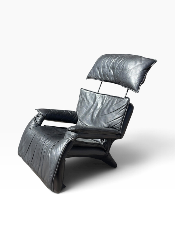 "Pony"  Brazilian lounge chair bij Percifal Lafer