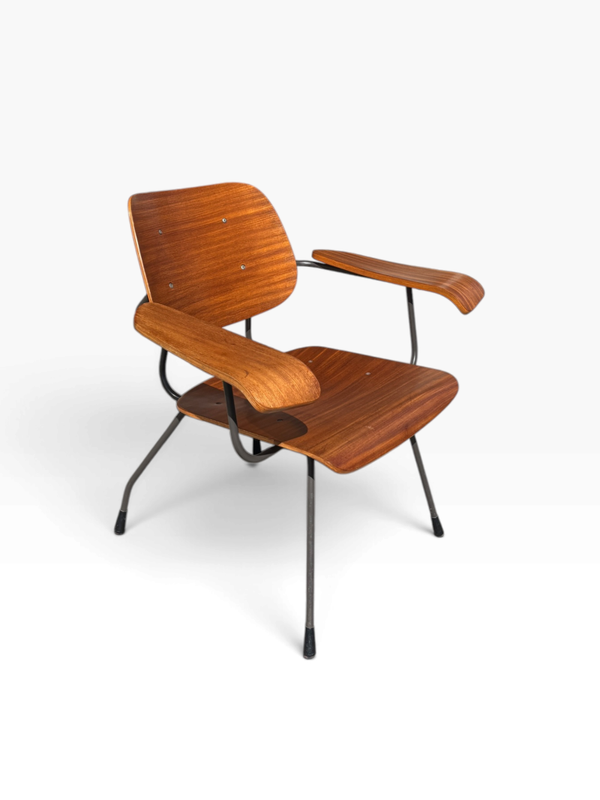 Lounge chair model 8000 by Tjerk Reijenga for Pilastro