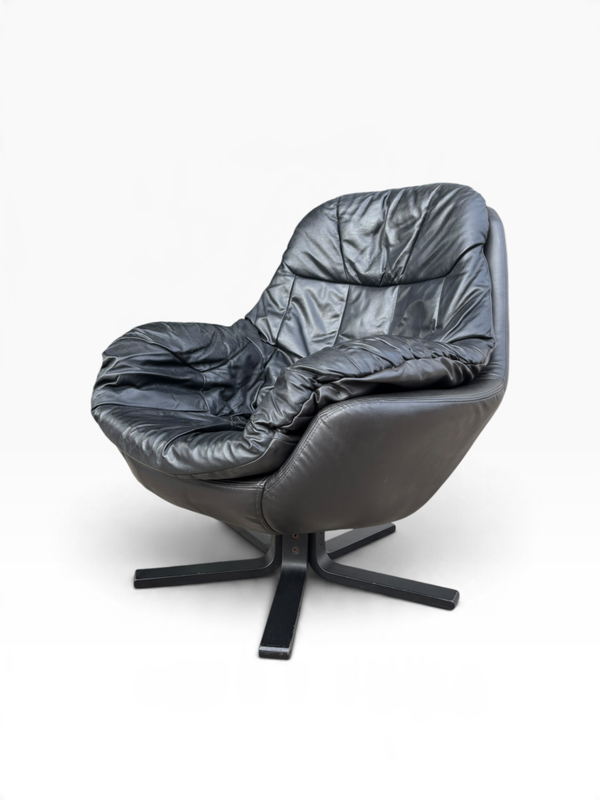 Leather Swivel chair attributed to Bramin