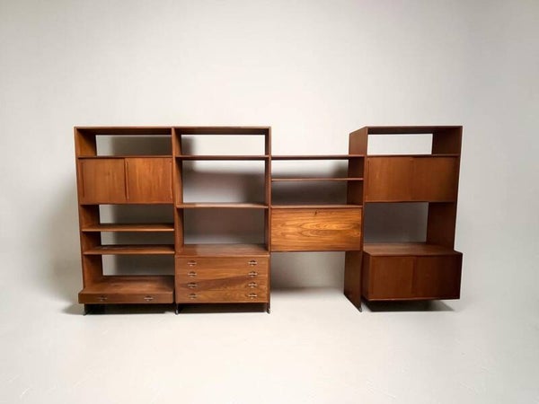 RY100 wall unit by Hans J. Wegner