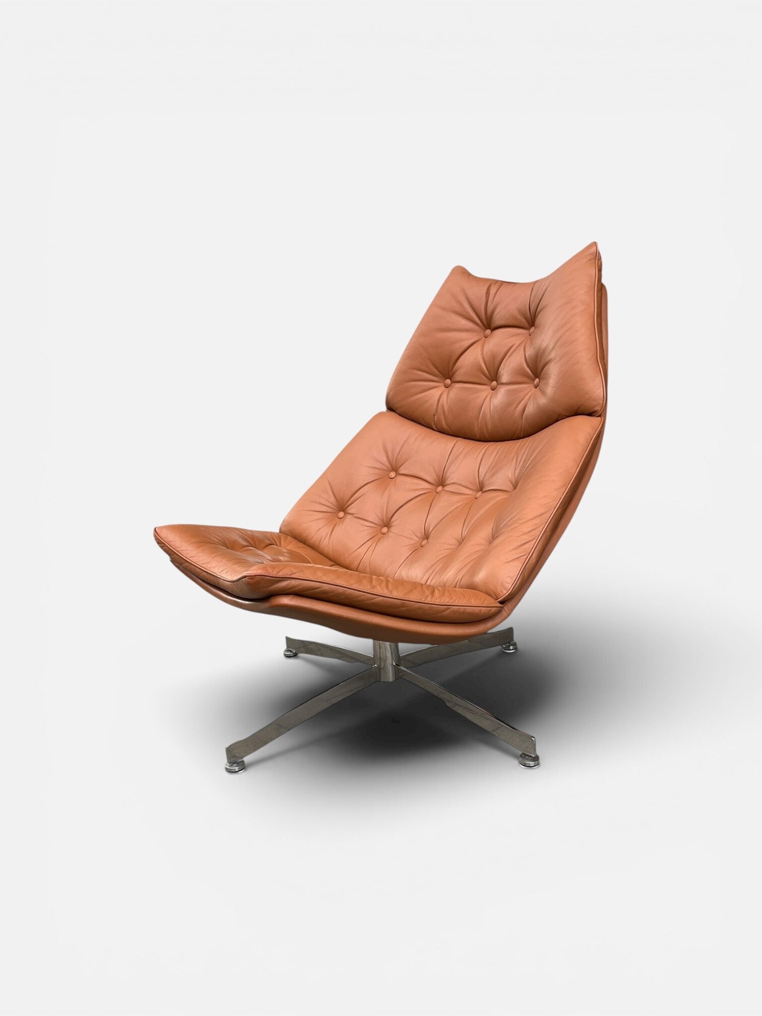 Artifort F588 in cognac leather by Geoffrey Harcourt