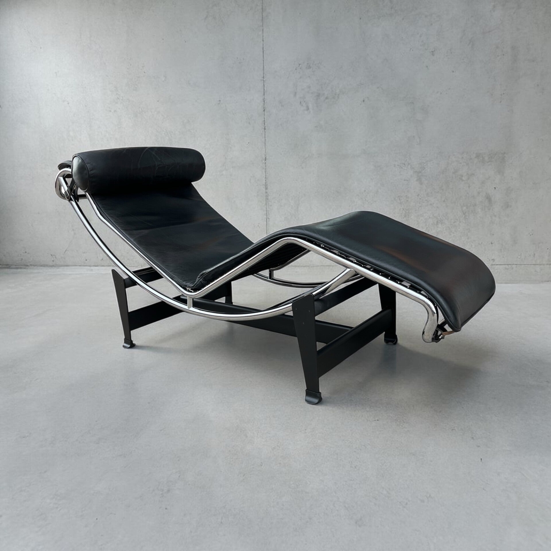 LC4 Cassina, Lecorbusier chaise longue