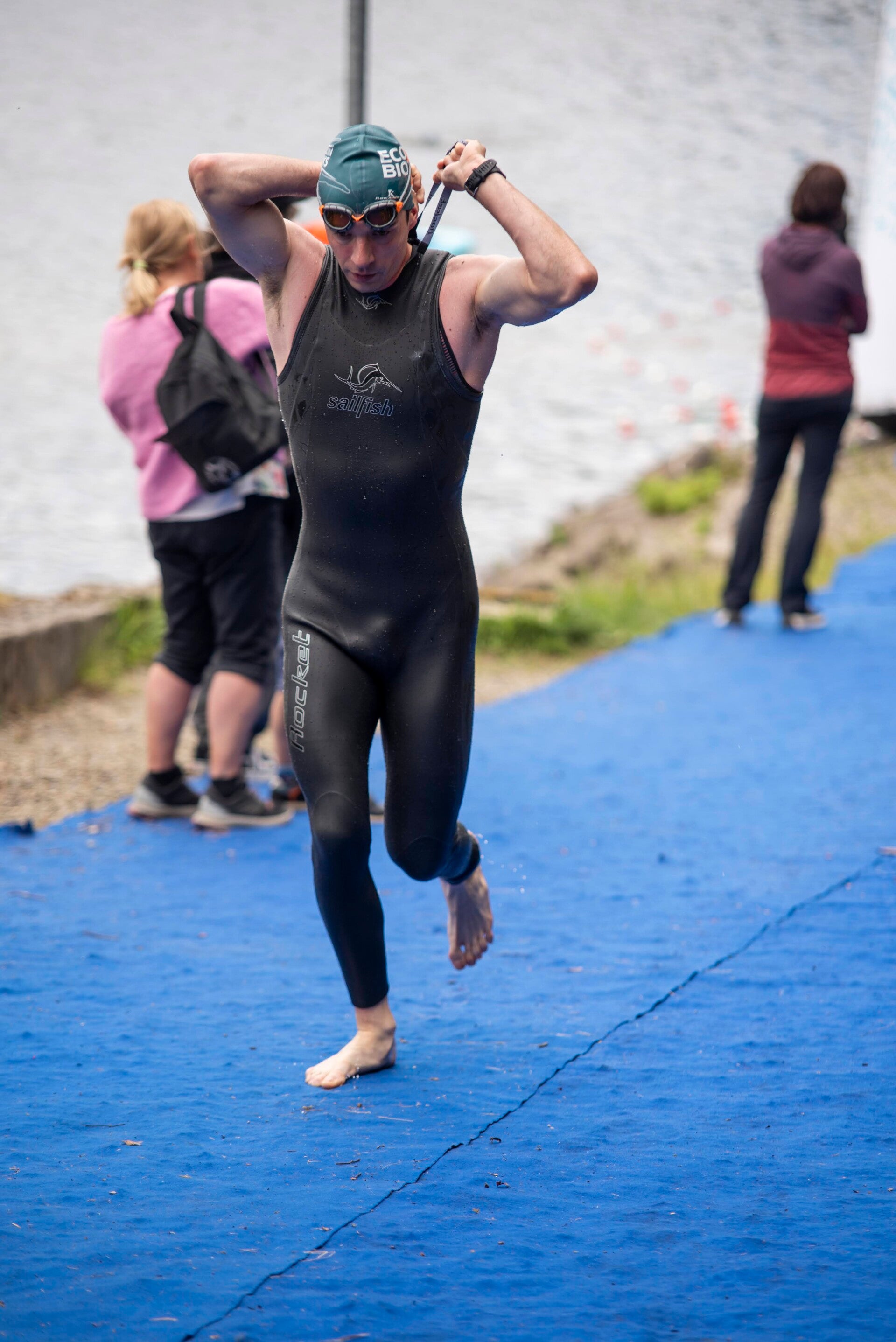 Triathlète débutante en coaching réalisant son premier triathlon au xs d'Openlakes