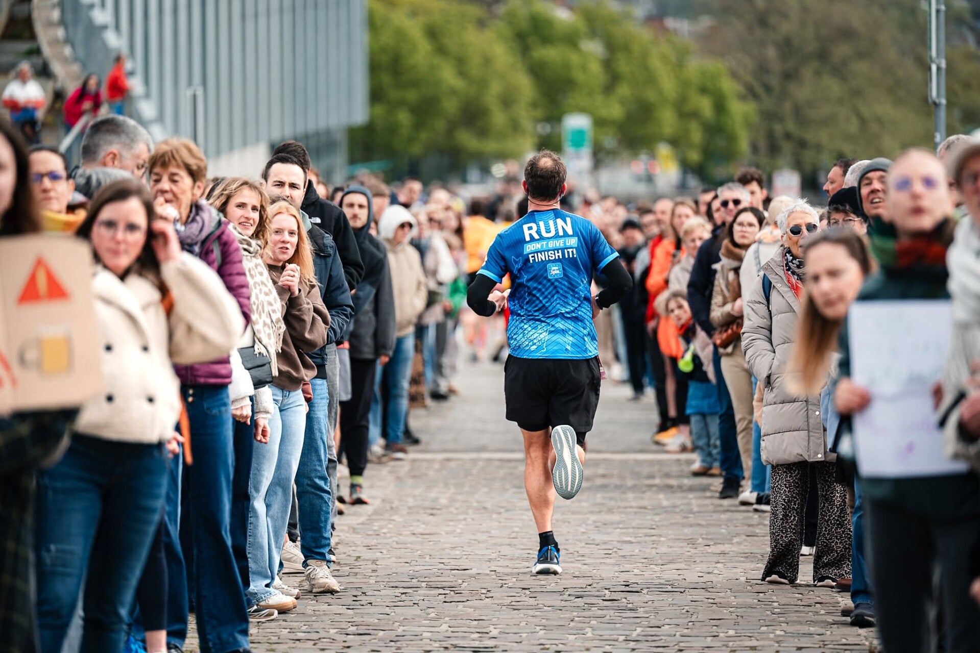 Athlète courant le marathon de Namur