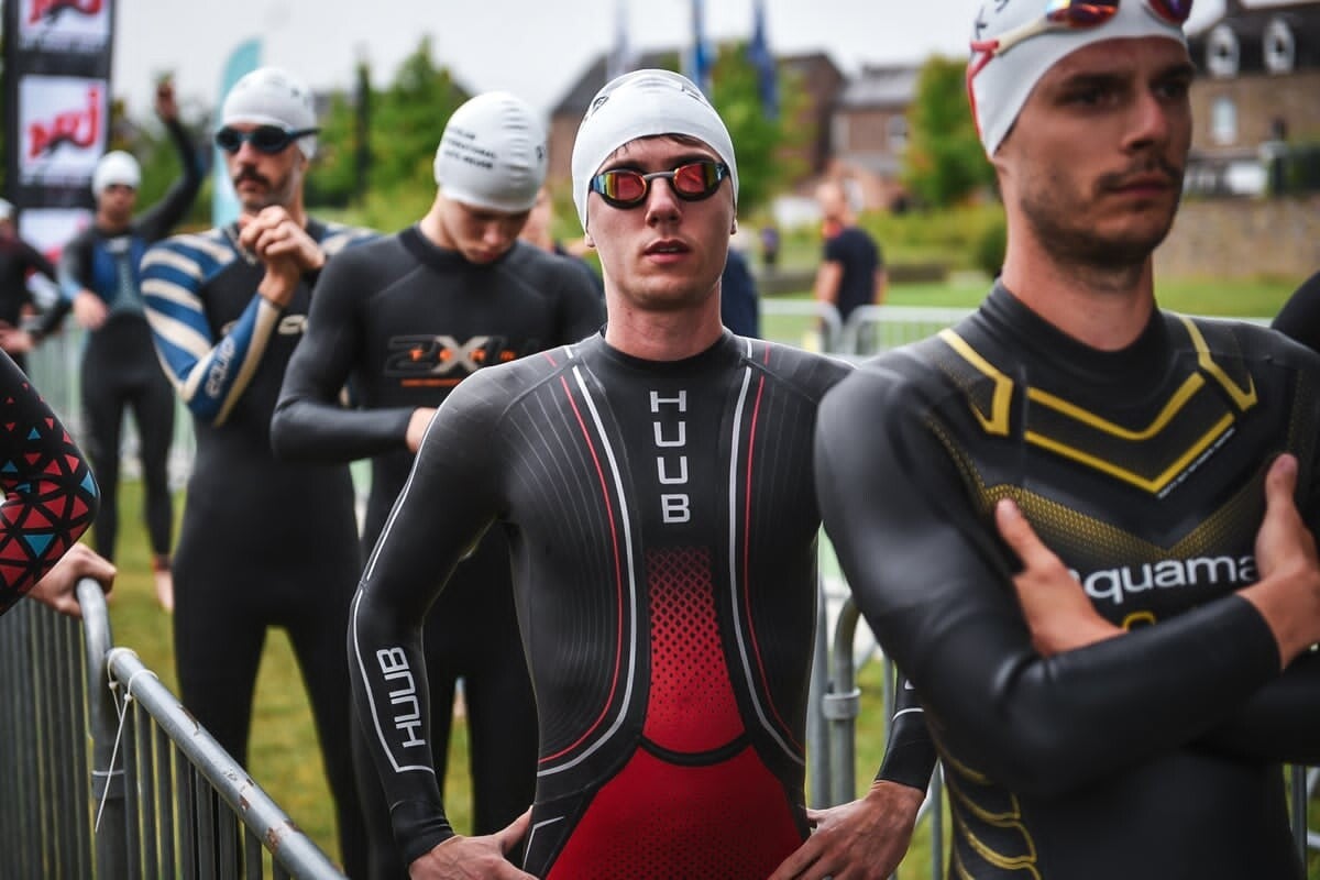 Triathlètes avant le départ natation de l'Ironman