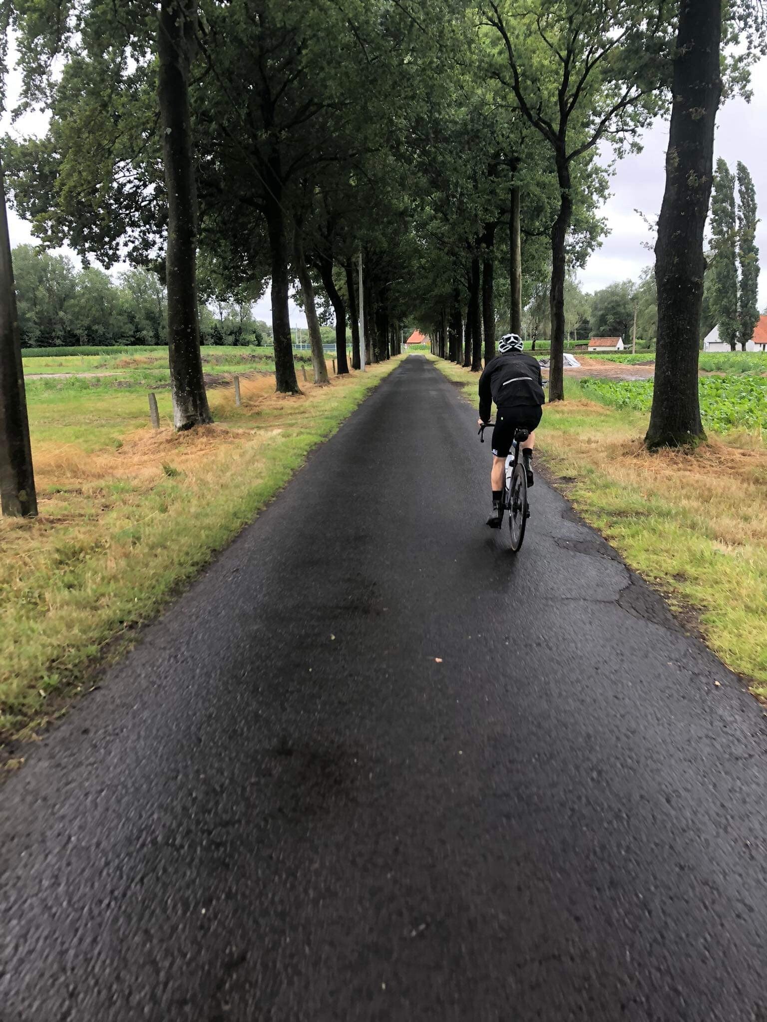 Un cycliste du coaching en entrainement vélo