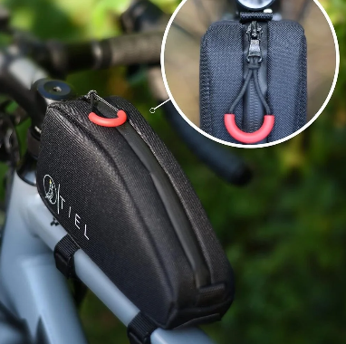 Poche à accrocher à son cadre de vélo pour stocker ses ravitaillements