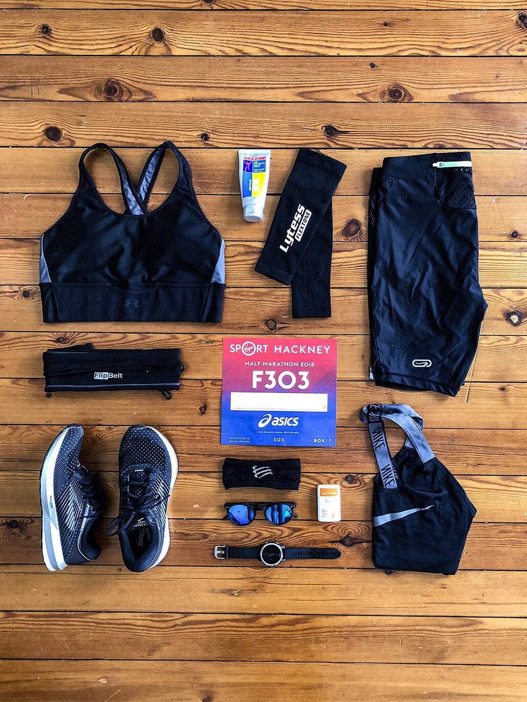 Vêtements d'une coureuse avant sa course sous chaleur
