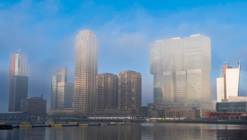 De Rotterdam in de mist.