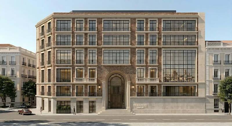 VÉRTICE Urban Loft fachada ladrillo visto ventanales acero negro arco piedra entrada monumental proyecto loft lujo