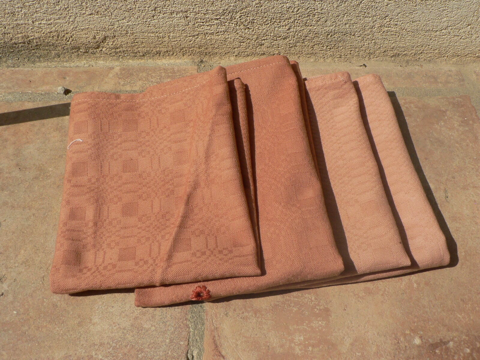 Quatre serviettes au cachou