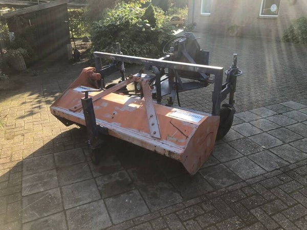 Schrijver veegmachine 1.80m breed hydraulisch aangedreven met Alhmann az 45 aansluiting en 3 punts aansluiting