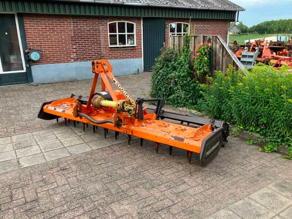 MARGE Nette Pegoraro 230 roterkopeg  2.30m werkbreedte  goed werkend  met buizen rol