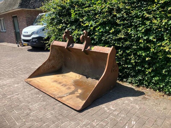 Matt Nielen slotenbak  cw3 aansluiting dubbele oren  2000 Liter inhoud  2m breed