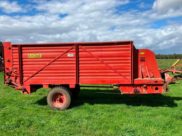 MARGE Krone silagewagen / mestrooier  werkt goed  met 3 strooiwalsen met aftakas