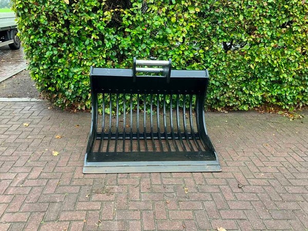Nette Pladdet puinbak  S60 aansluiting Z.g.a.n.  Inhoud 745 liter  bouwjaar 2025  1.35m breed