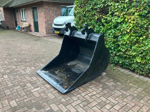 Verachtert dieplepel  Cw 3 aansluiting dubbele oren  Inhoud 1100 liter  1.20 m Breed