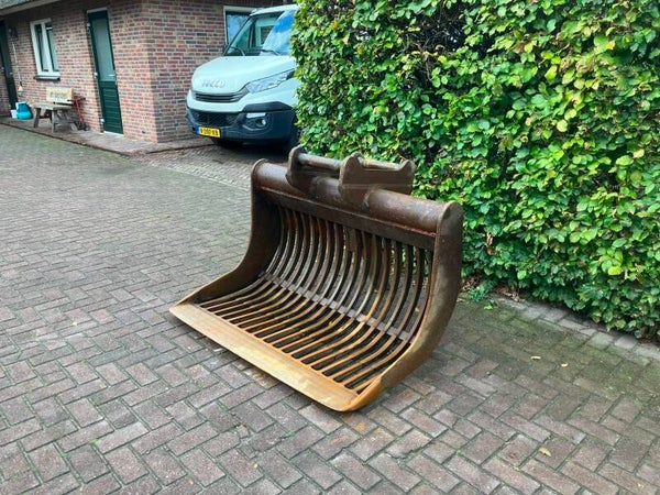 Beco puinbak  cw3 aansluiting  1.30m breed