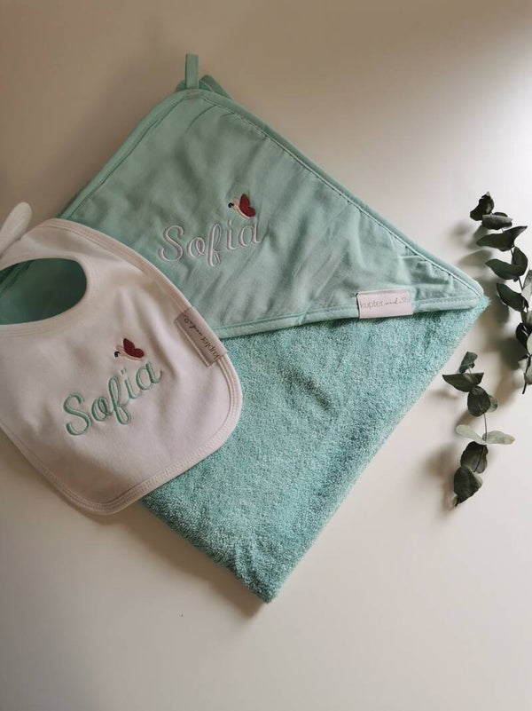 Geschenkset Kapuzenhandtuch mit Lätzchen "kleiner Schmetterling"